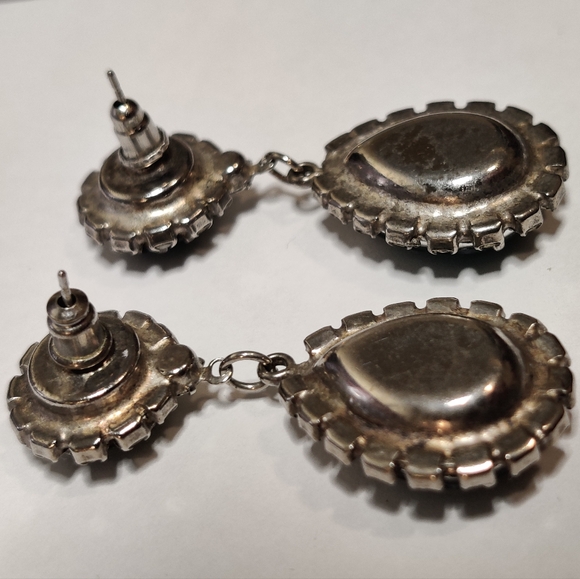 Vintage Emerald Glass Earrings - Picture 9 of 14